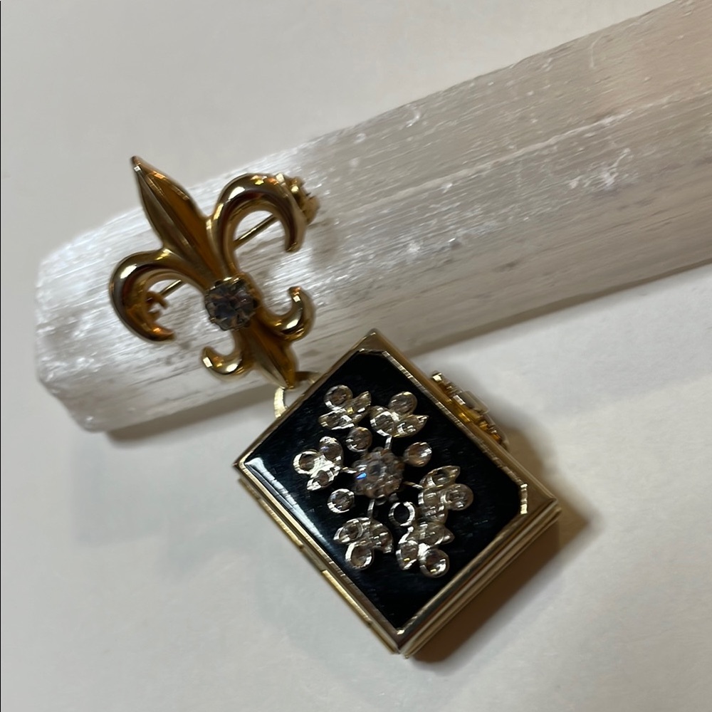 Vintage Coro 1940's Pegasus Enamel Black Beauty Fleur de Lis Love Locket Photos